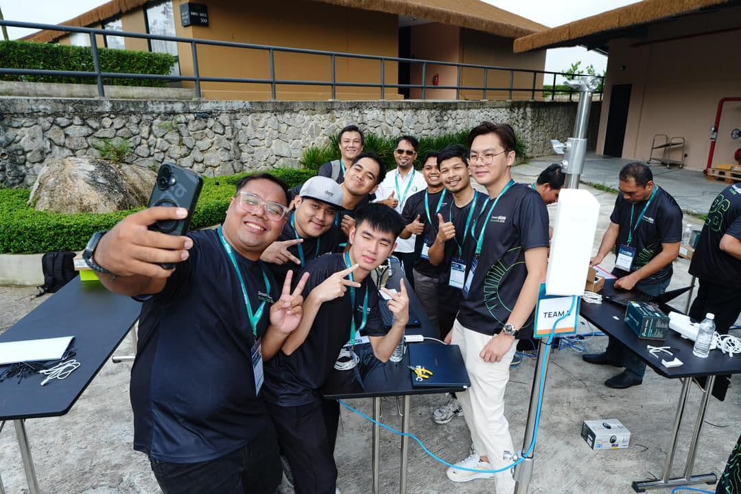 Omada Expert Bootcamp group selfie